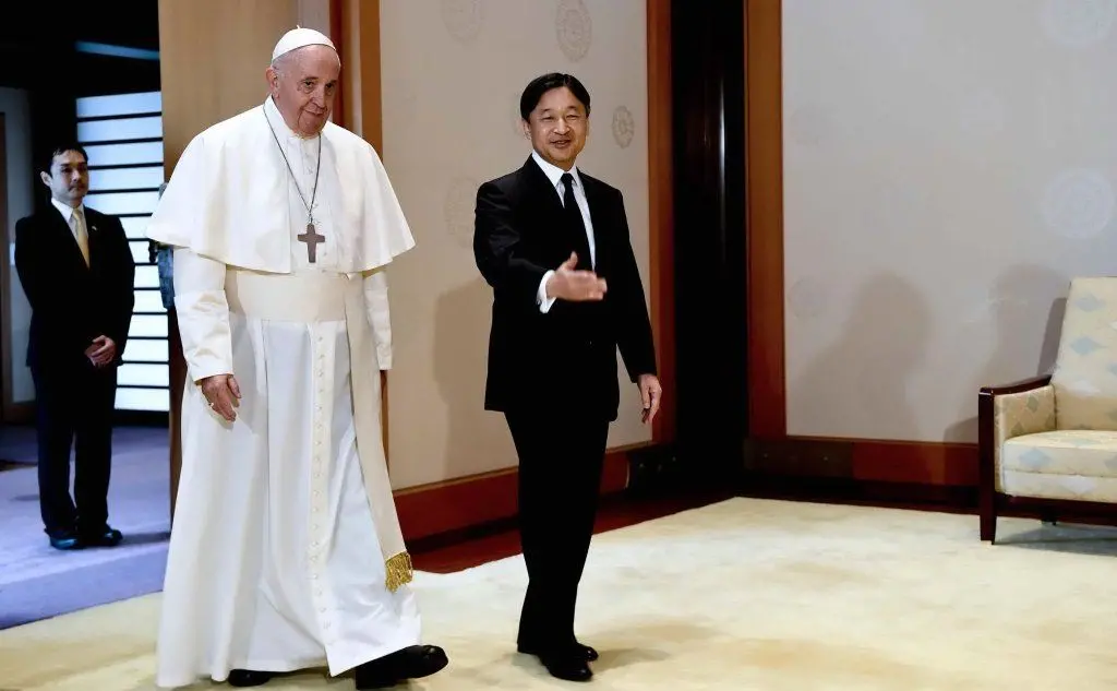 L'imperatore accoglie il Papa