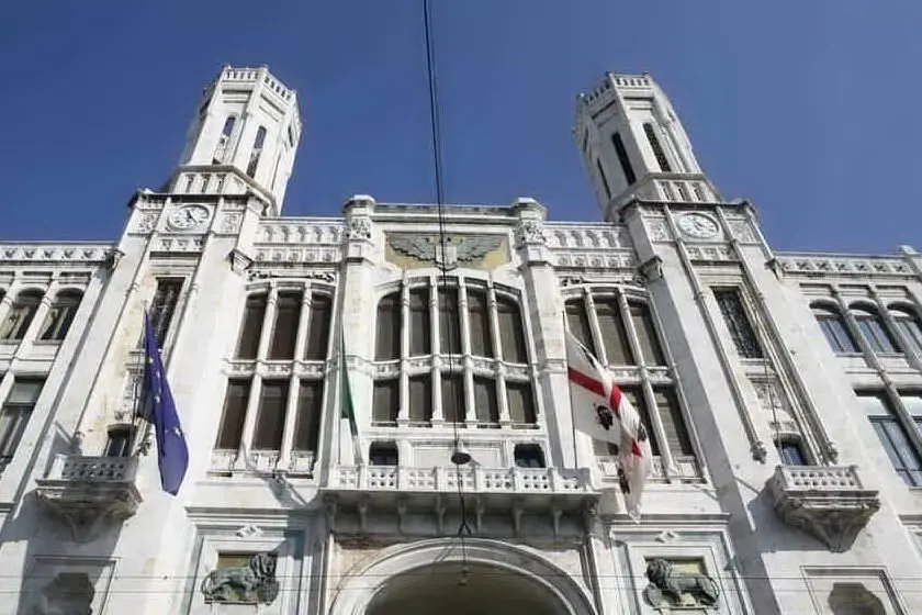 Il palazzo del municipio di Cagliari (Archivio L'Unione Sarda)