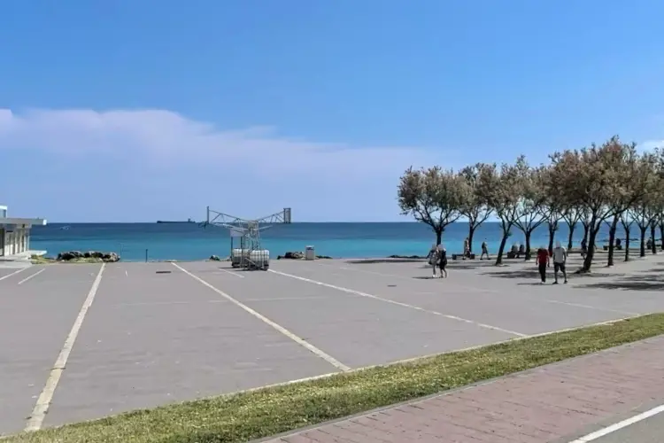 Piazza Eroi dell'Onda (foto Pala)