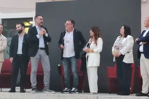 Arzachena, i titolari dell'azienda vincitrice sono il terzo e la quarta persona da sinistra (foto Ronchi)