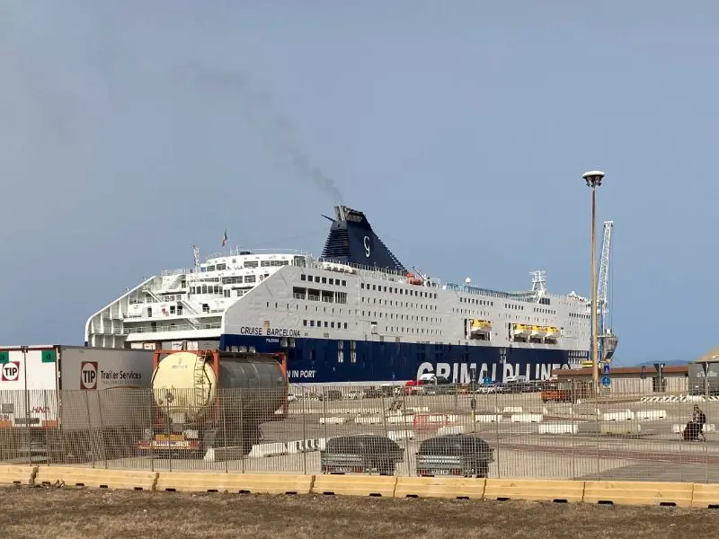 Scontro Spagna-Italia su Schengen: «Nessun disagio per i passeggeri sulla Porto Torres-Barcellona»
