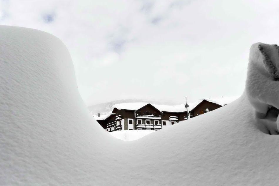 Neve in Valle d'Aosta: anche 102 sardi isolati