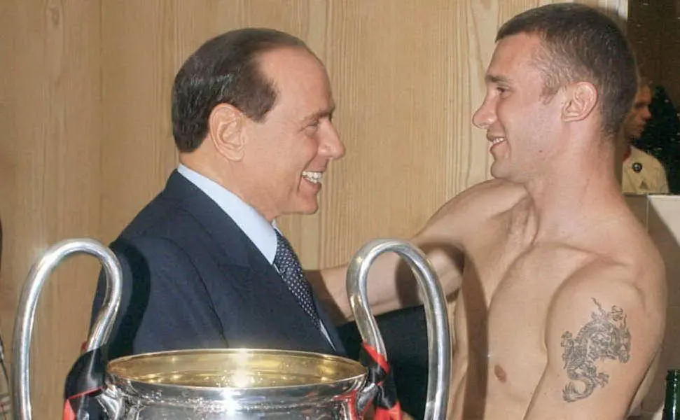 1999 - Berlusconi scommette con Shevchenko, appena arrivato al Milan: &quot;Se fai 25 gol ti regalo il mio yacht&quot;. L'ucraino si fermerà a 24