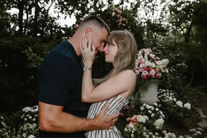 Taylor Swift e Travis Kelce (foto Instagram)