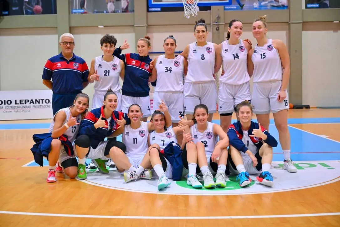 Il roster del Cus Cagliari Femminile (foto di Andrea Chiaramida)