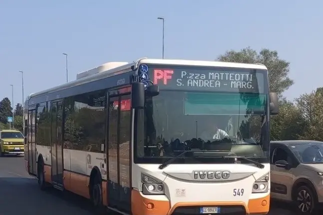 Un autobus Ctm che arriva a Flumini di Quartu