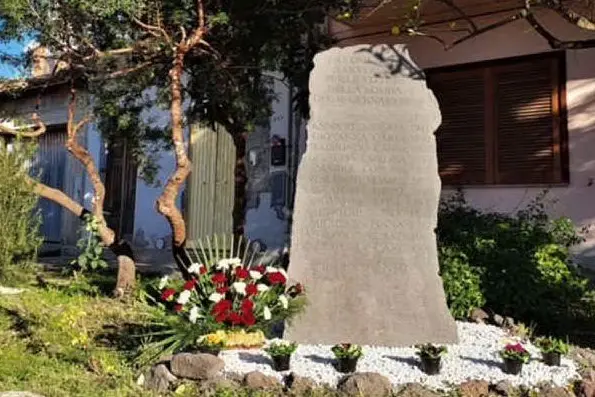 Il monumento che ricorda i caduti (foto del Comune)