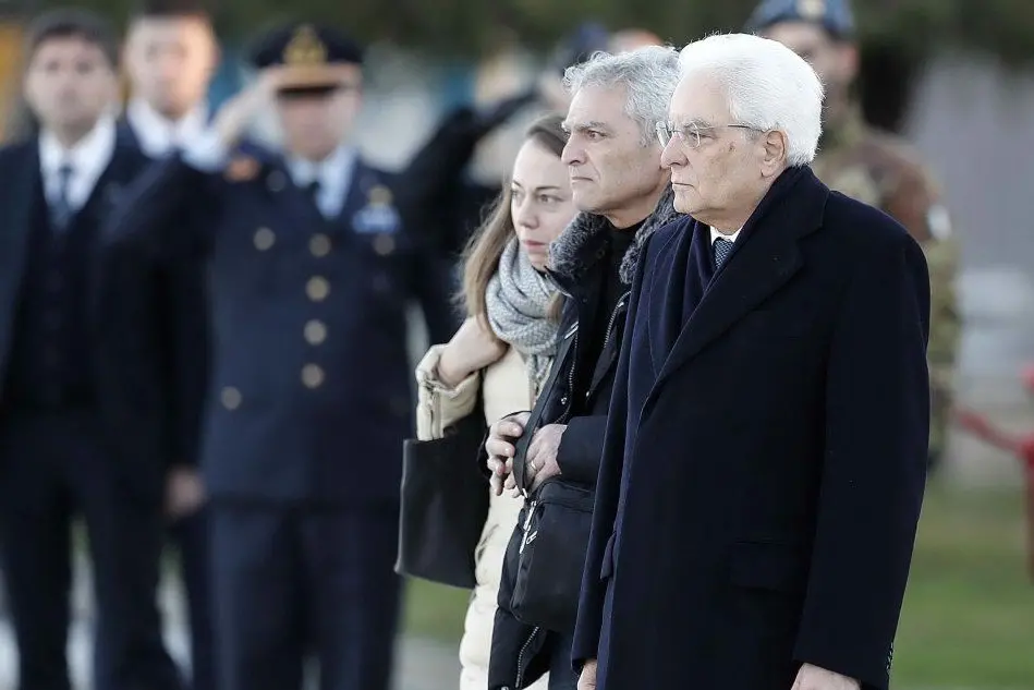 Il Presidente Sergio Mattarella con il padre e la fidanzata di Antonio Megalizzi (Ansa)