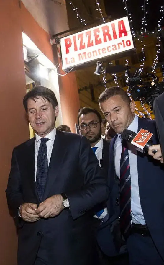 Il giurista a cena al ristorante la sera del 31 maggio (Ansa)