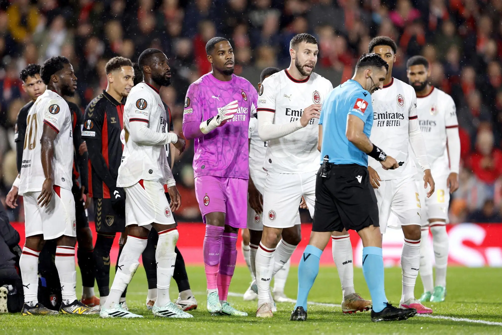 Milan travolto dal Bournemouth (Ansa)