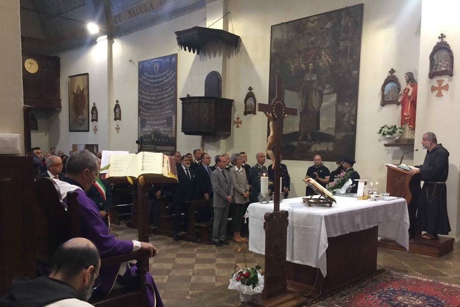 La messa nella chiesa dei Cappuccini (foto L'Unione Sarda - Sanna)