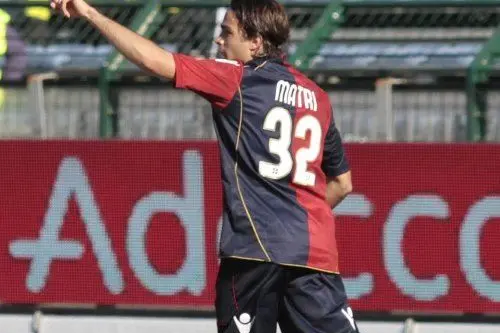 Alessandro Matri del Cagliari esulta dopo aver realizzato il goal del vantaggio sul Palermo