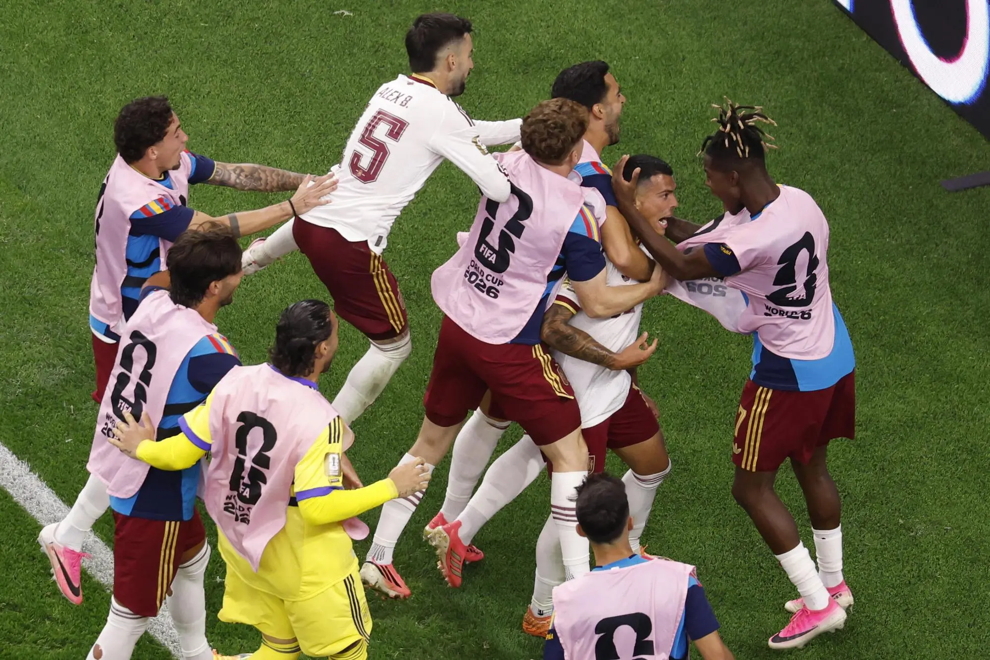 L'esultanza dopo il gol del 2-0 di Pedro Porro (ANSA-EPA/SHAWN THEW)