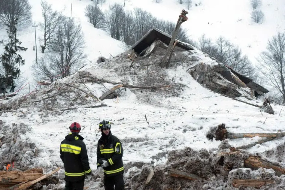 L'albergo travolto dalla slavina