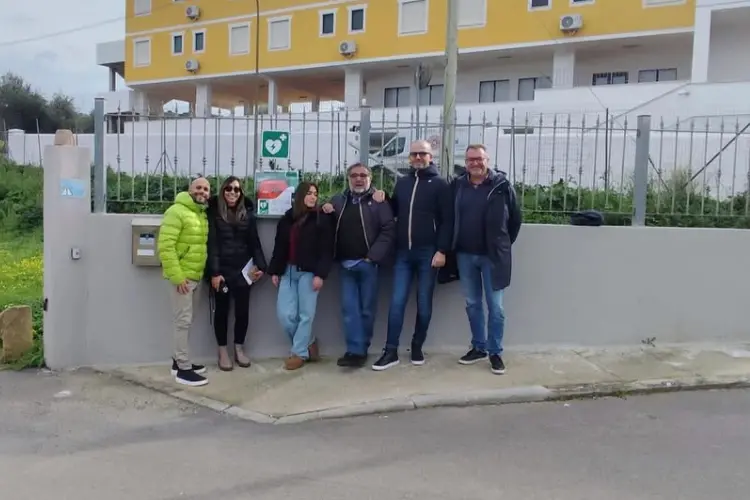 La consegna del defibrillatore Dae a Sorso (foto concessa)