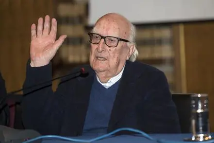 Andrea Camilleri nel corso della presentazione de La mossa del cavallo, film tv tratto dal suo romanzo storico con protagonista Michele Riondino e con la regia di Gianluca Tavarelli, una produzione Palomar, a Roma 22 febbraio 2018. ANSA/MASSIMO PERCOSSI