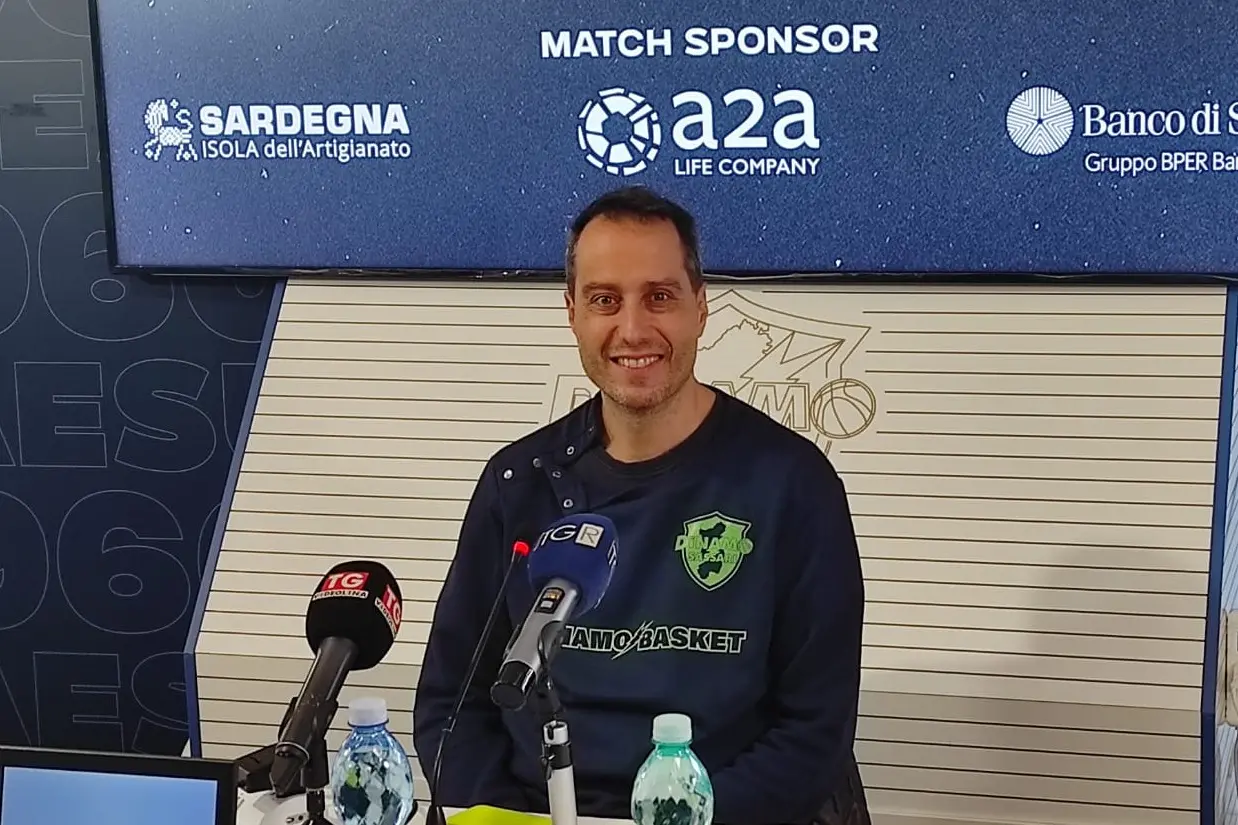 Il coach della Dinamo Sassari, Massimo Bulleri (archivio-foto G. Marras)