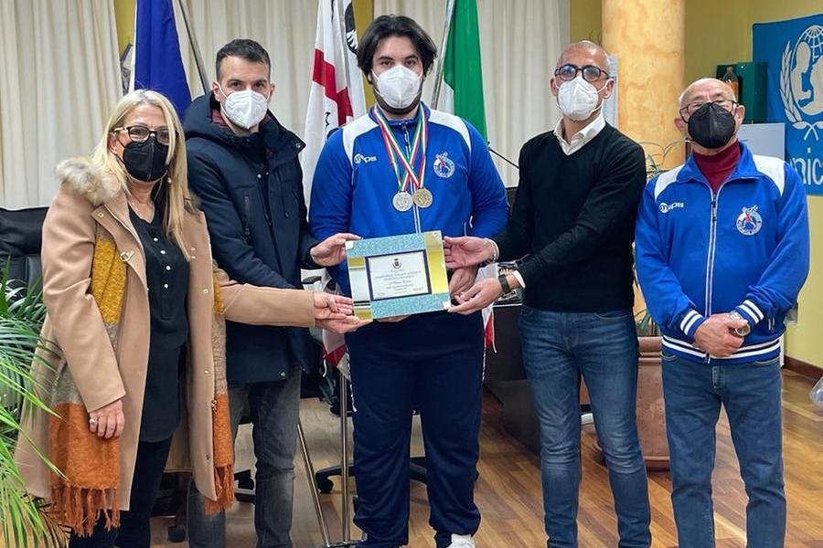 Sennori premia Vittorio Cabras, medaglia di bronzo ai campionati nazionali di pesistica