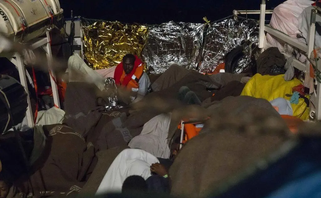 Alcuni migranti a bordo