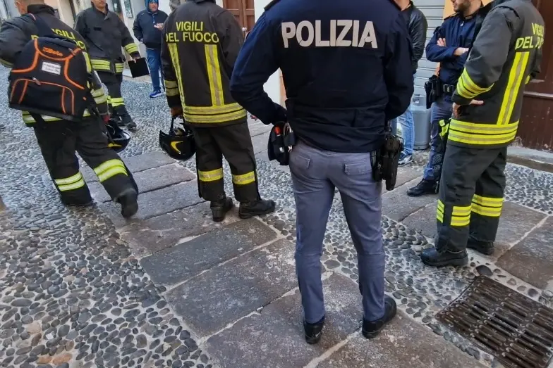 Sassari, l'intervento delle forze dell'ordine (foto Floris)