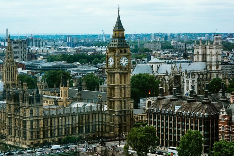 “I deputati inglesi sniffano cocaina in Parlamento”: lo scandalo a Westminster