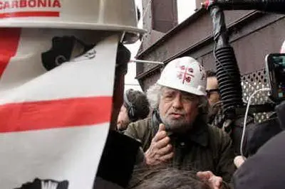 BEPPE GRILLO NELLA MINIERA DI MONTEPONI