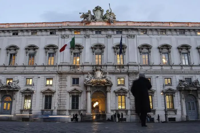 Esterno del Palazzo della Corte Costituzionale a Roma (Ansa)