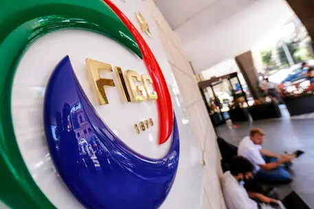 Il logo all'ingresso della sede della Figc (Federazione Italiana Gioco Calcio) a via Allegri durante la riunione del Consiglio Federale, Roma, 25 giugno 2020. ANSA/RICCARDO ANTIMIANI