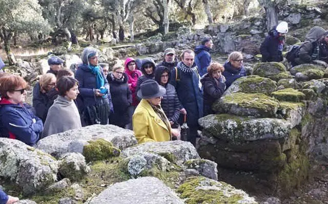 Visitatori nell'area archeologica di Romanzesu