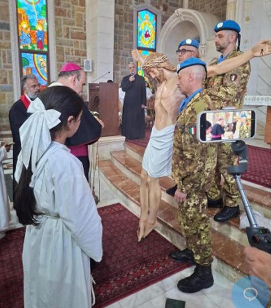 Nuovo crocifisso donato dagli italiani Unifil