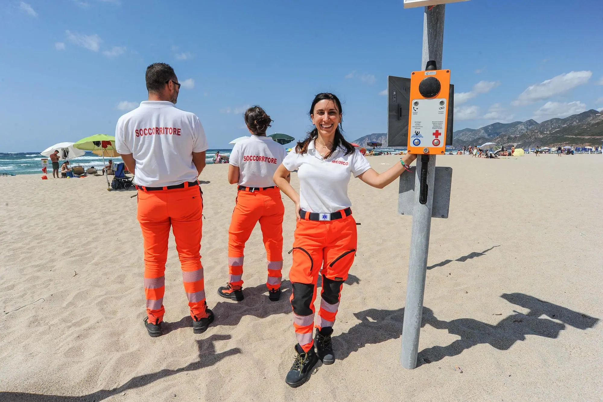 Gonnesa 22-8-2025 - Laura Locci, 40 anni, di Quartu Sant'Elena, è il nuovo medico del servizio di salvamento di Plagemesu - foto Angelo Cucca