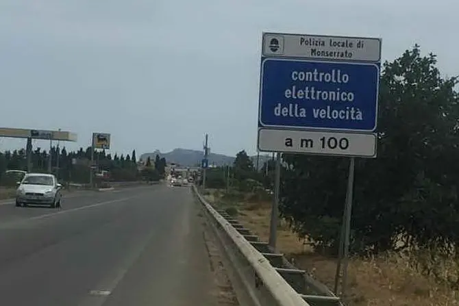 Il cartello che indica l'autovelox sulla statale 387