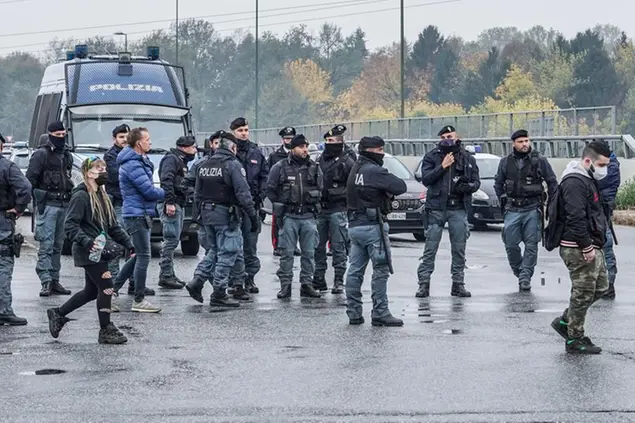 La polizia sul posto (Ansa - Pasqualon)