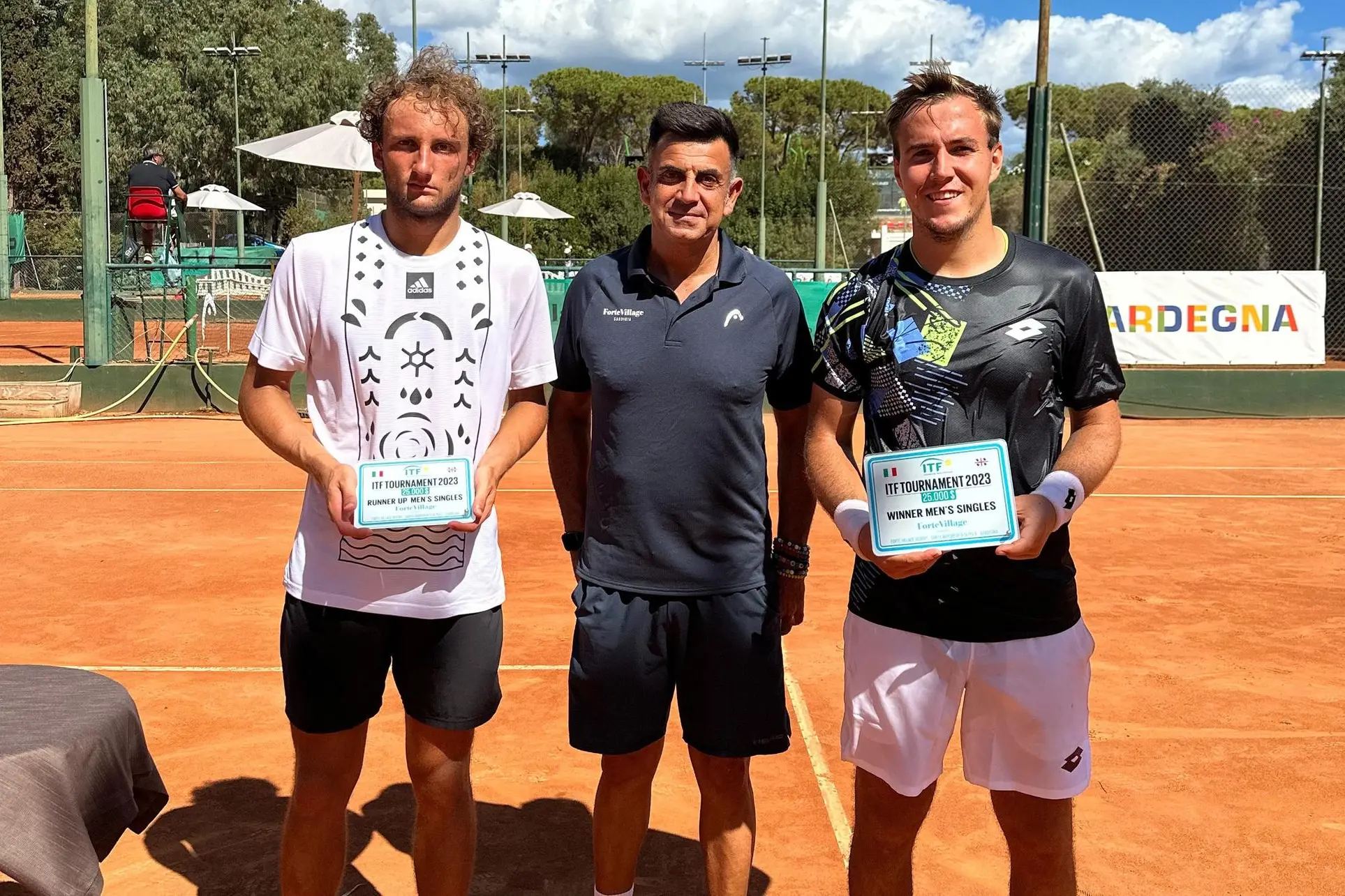 Federico Arnaboldi e Daniel Michalski premiati dal direttore del torneo Alessandro Porcu (foto concessa ufficio Stampa)