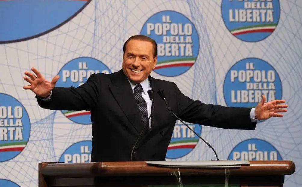 #AccaddeOggi: il 18 novembre 2007 Silvio Berlusconi presenta il Popolo della Libertà in piazza San Babila