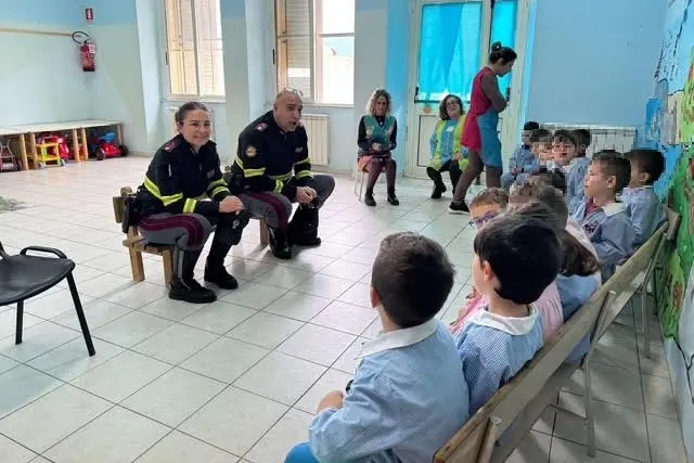 Ollastra, la polizia a scuola