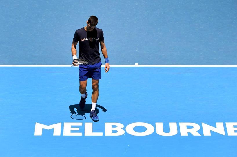 Novak Djokovic durante un allenamento in Australia (Ansa)