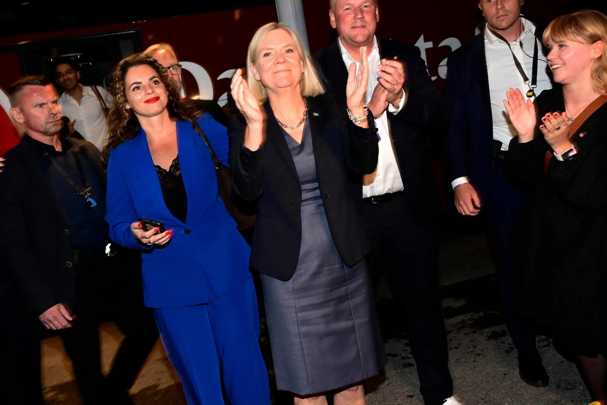 Magdalena Andersson a Stoccolma dopo i primi exit poll (foto Ansa/Epa)