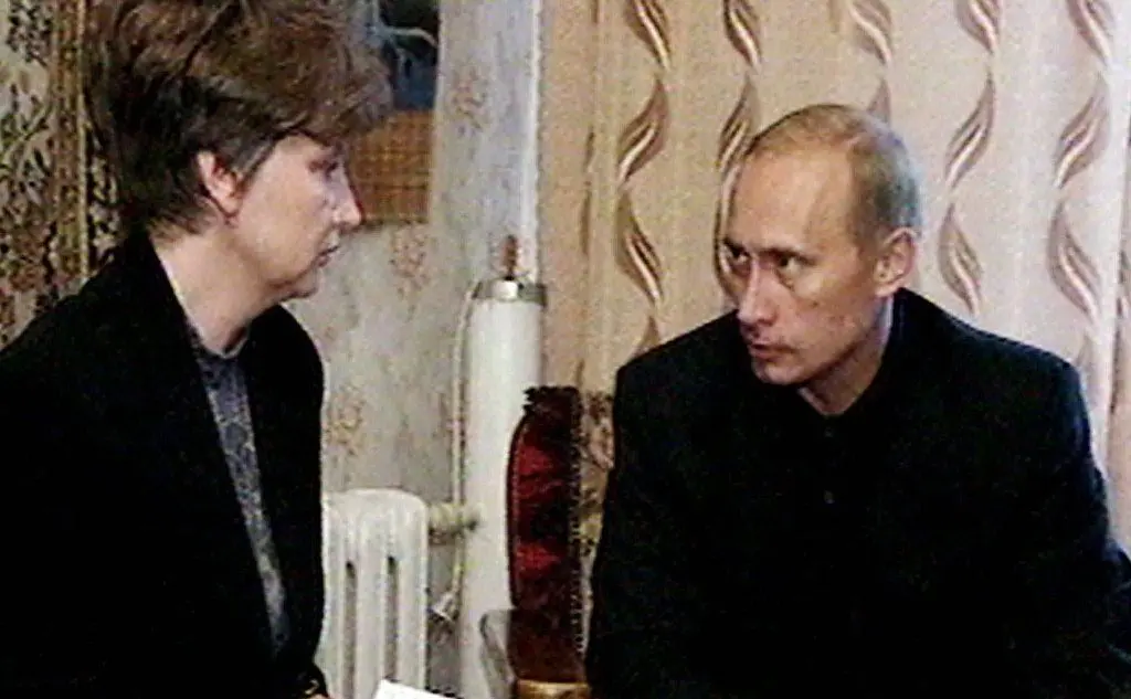 Putin con la moglie del comandante
