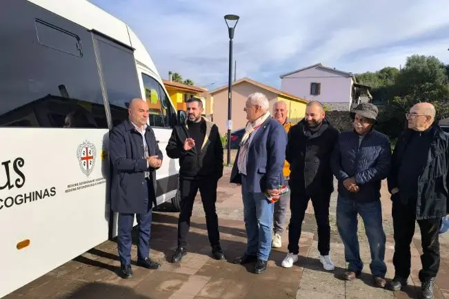 Il nuovo scuolabus a Santa Maria Coghinas (foto concessa)