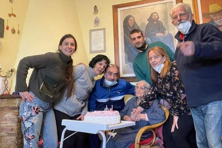 Fertilia, Caterina Spina compie 102 anni