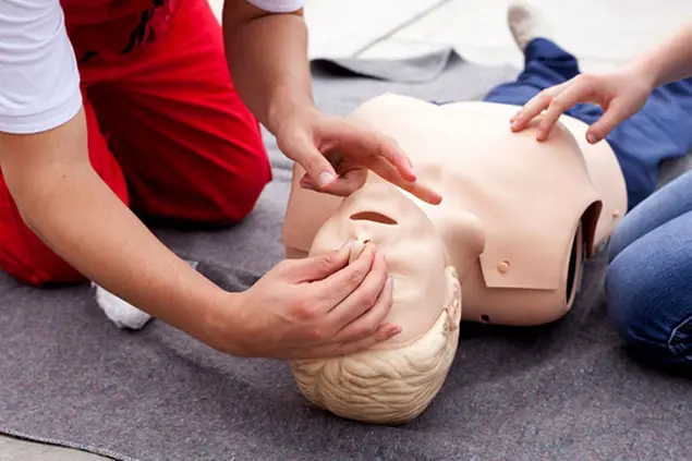 Manovre salvavita e disostruzione delle vie aeree, un corso di primo soccorso a Quartu (foto da google)