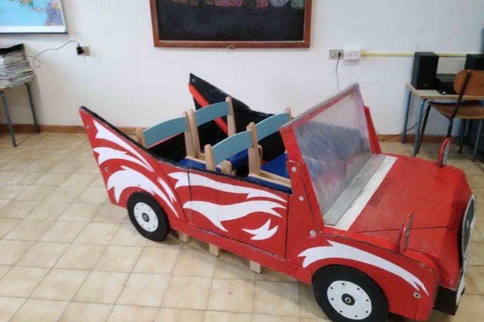 La E Car realizzata con materiali da riciclo (foto L'Unione Sarda - Farris)