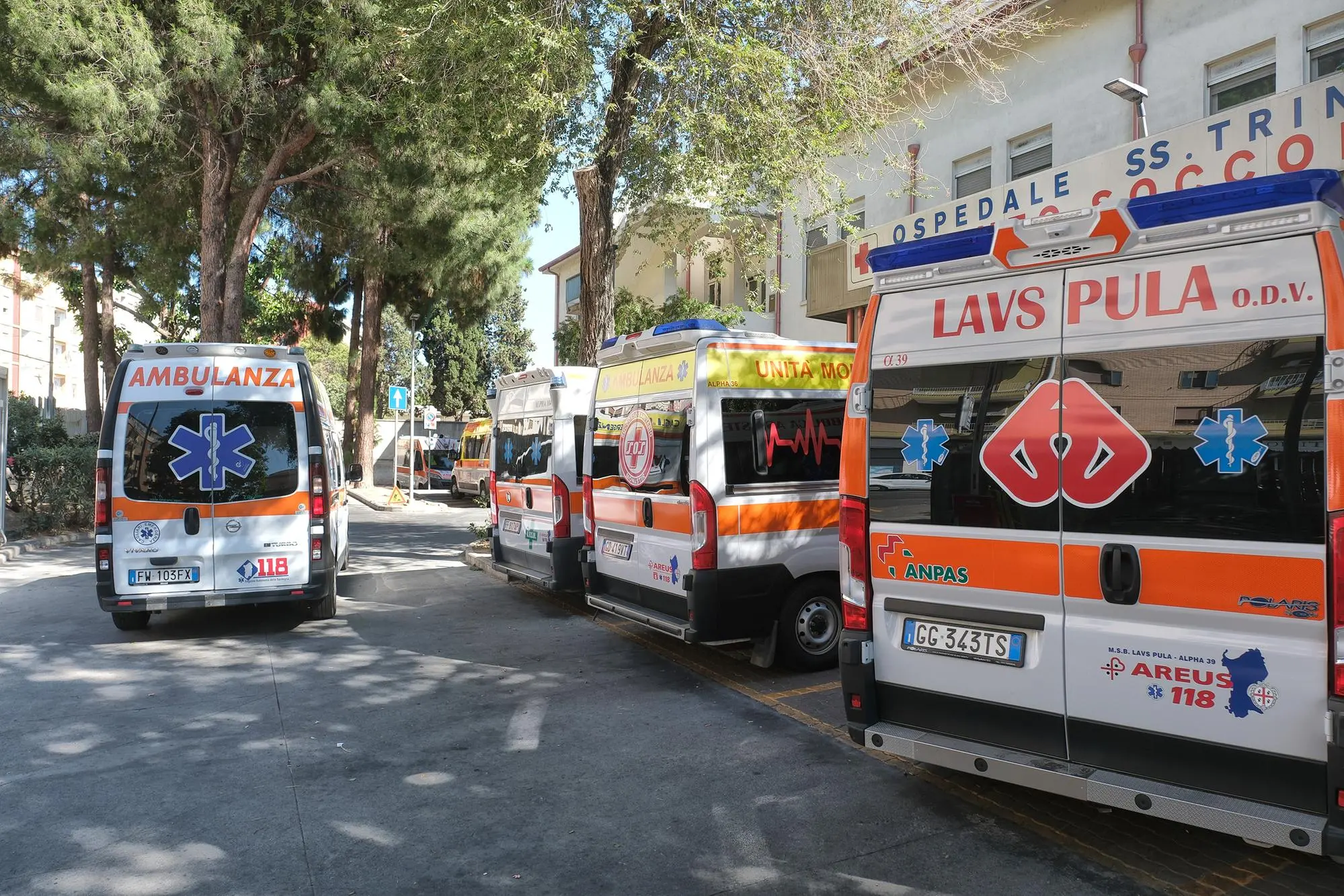 26 07 24 cagliari ospedale santissima trinitÃ pronto soccorso ambulanze - foto giuseppe ungari