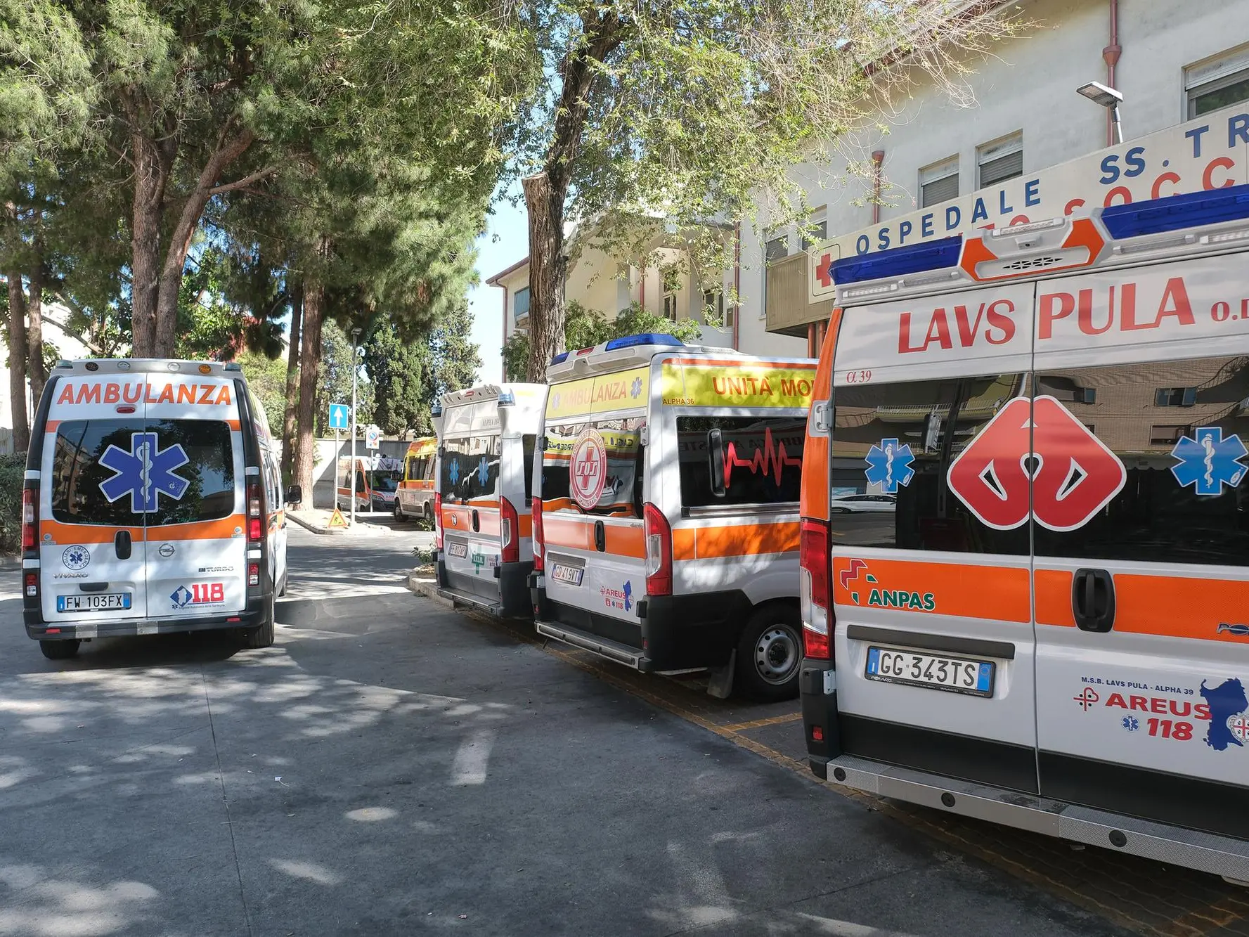 26 07 24 cagliari ospedale santissima trinitÃ pronto soccorso ambulanze - foto giuseppe ungari