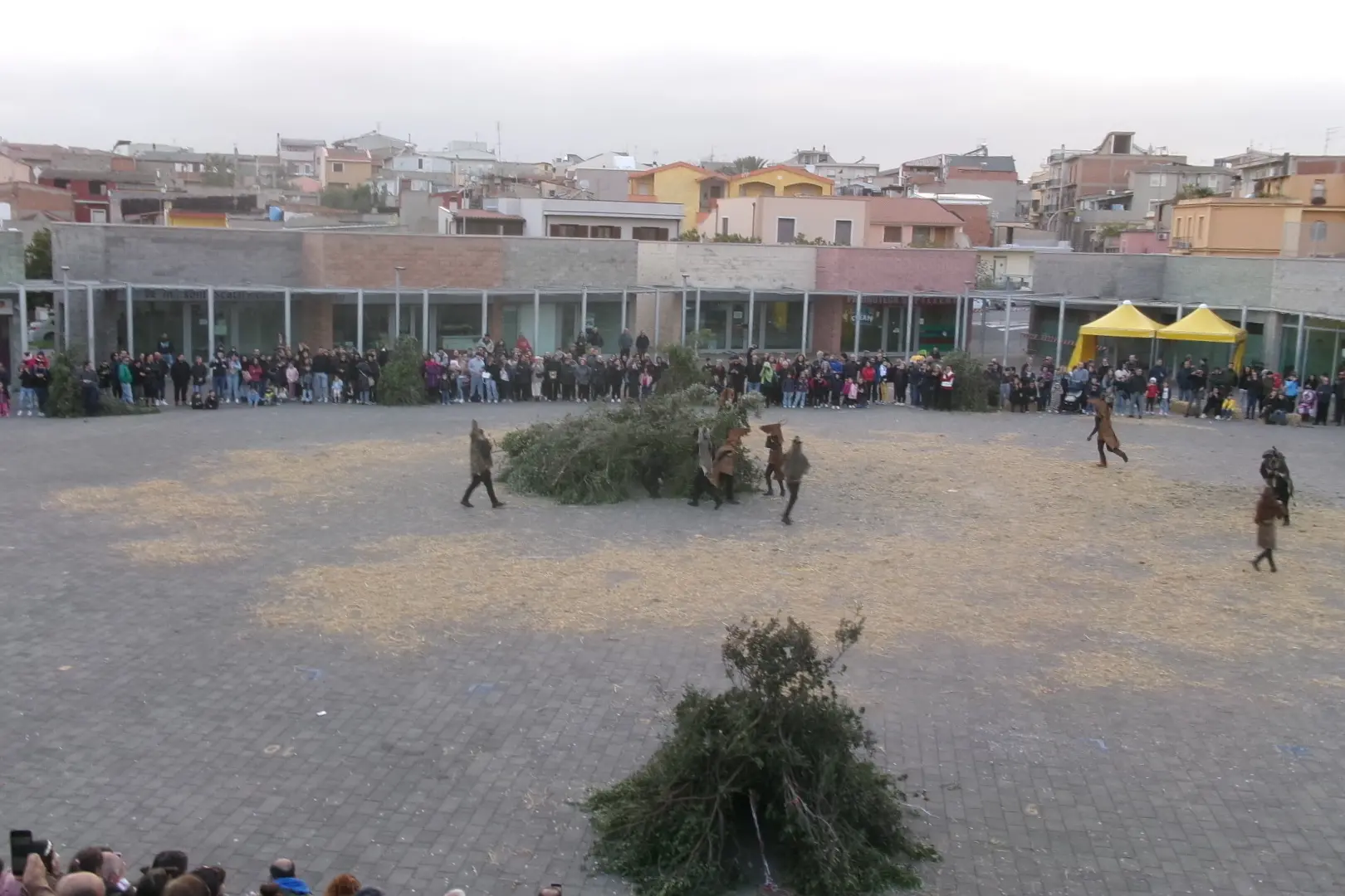 La piazza Sant'Isidoro con le botteghe artigianali
