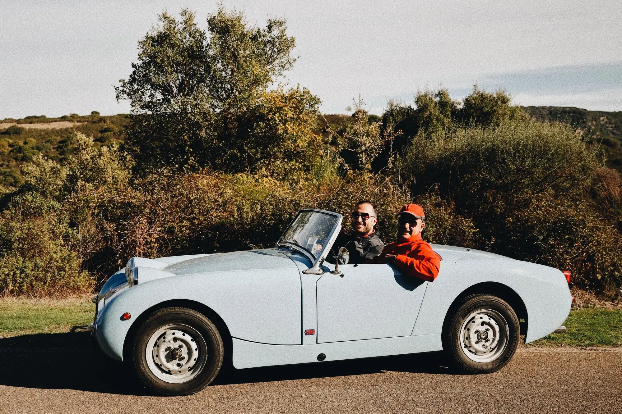 Valentino Poddi e Antonello Fiori sulla Austin Haeley (foto Giulia Cannas)