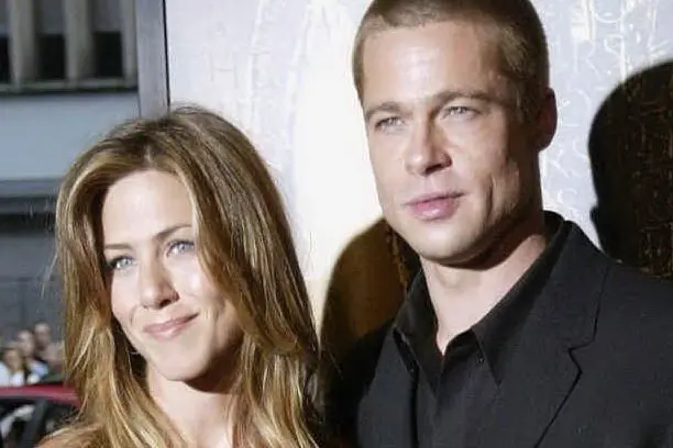 Jennifer Aniston e Brad Pitt ai tempi del loro matrimonio (foto Ansa)