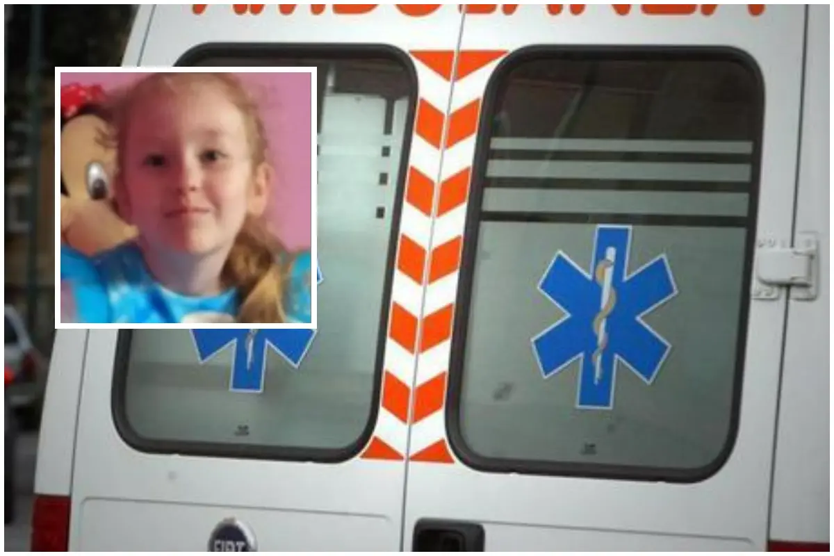 Un'ambulanza, nel riquadro la piccola (dai social)