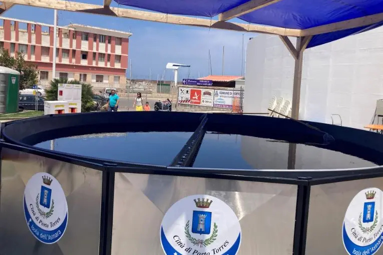 La maxi padella nella piazza Eroi dell'Onda (foto Pala)